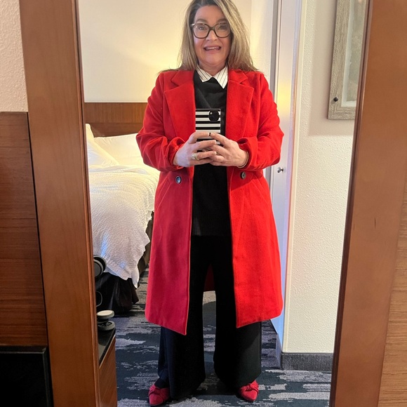 Meet your Posher, Jessica - Picture 2 of 3